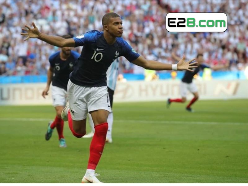 Cầu thủ Mbappe lập công vào lưới Argentina tại vòng 1/8 World Cup 2018